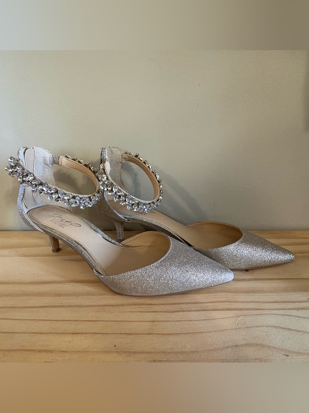 Jewel Badgley Mischa Elegant Silver Glitter Jeweled Ankle-Strap Pumps